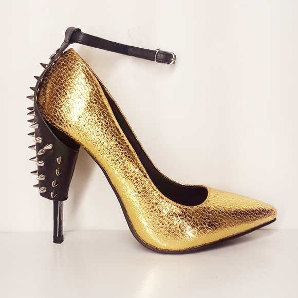 Red Kiss Shoes - Red Kiss Kristy Gold Metallic Spike Heels 6 NWT